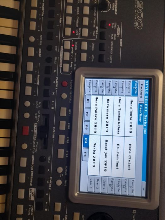Vând Korg PA 900