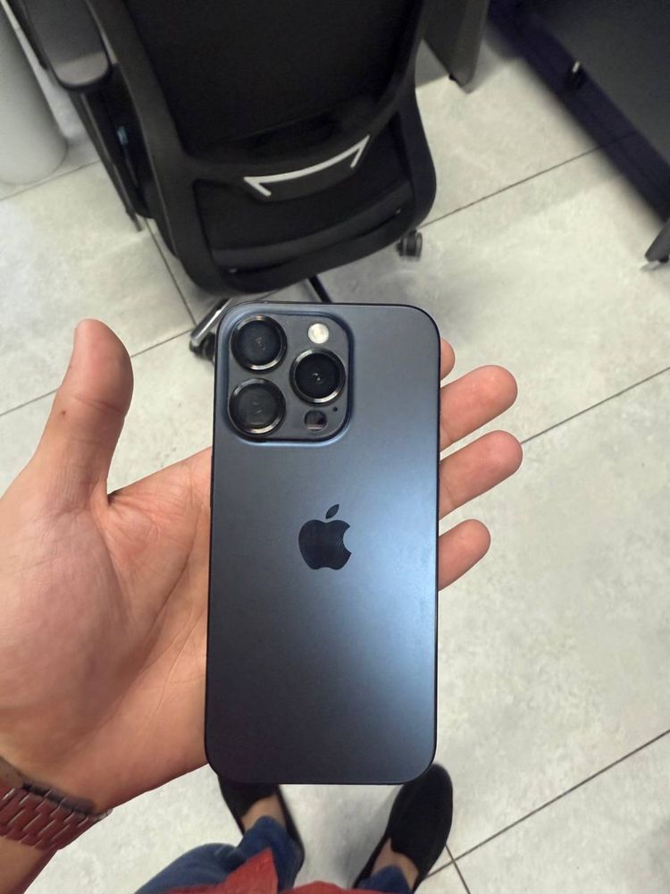 Iphone 15 pro blue titan