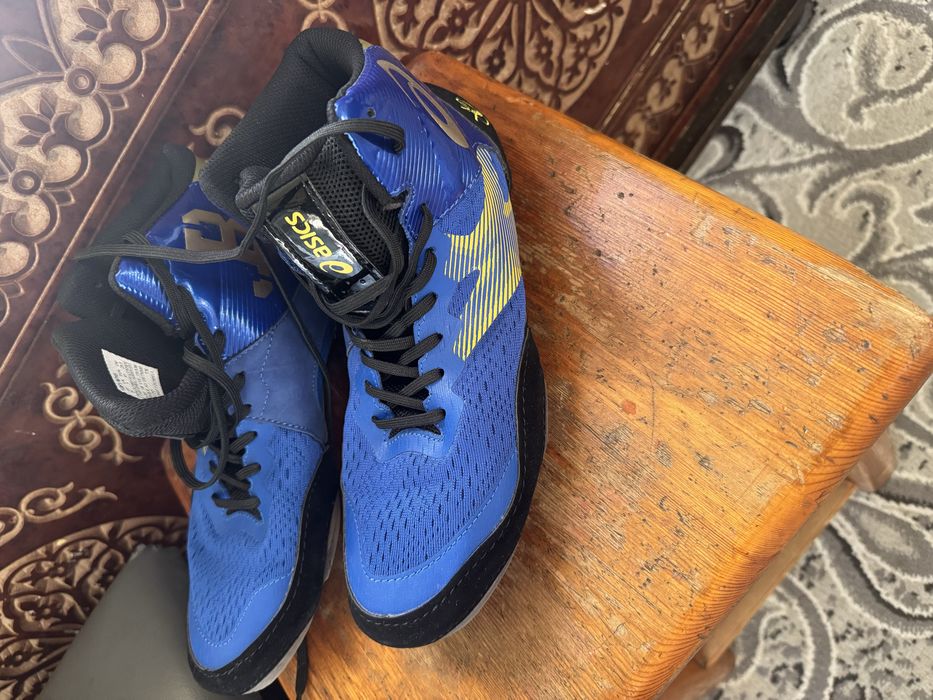 Срочно сотилади борцовка Asics JB 41 razmer