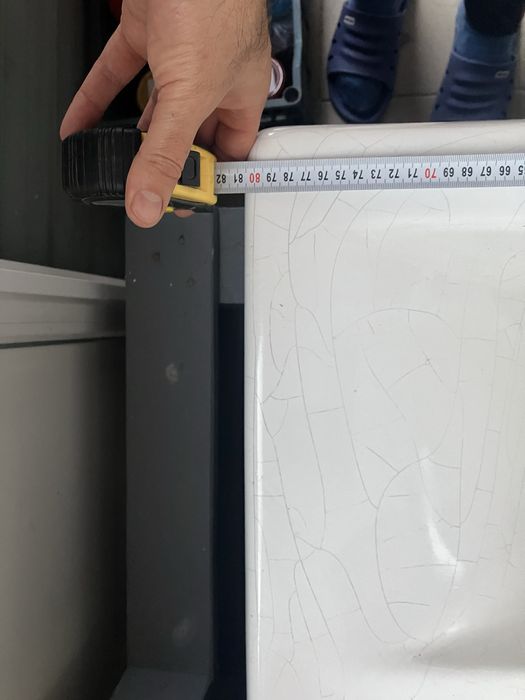 Vand chiuveta cu mici zgarieturi dar perfect functionala