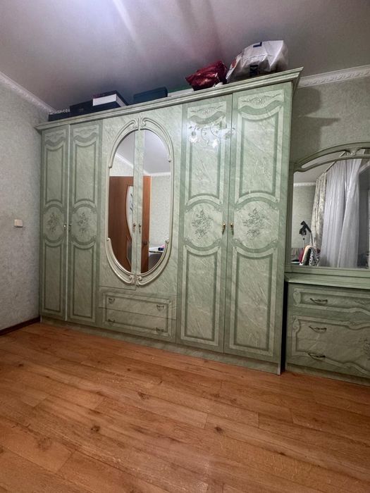 Продам спальный гарнитур
