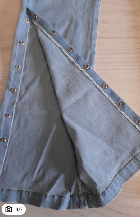 Blugi elastici cu capse