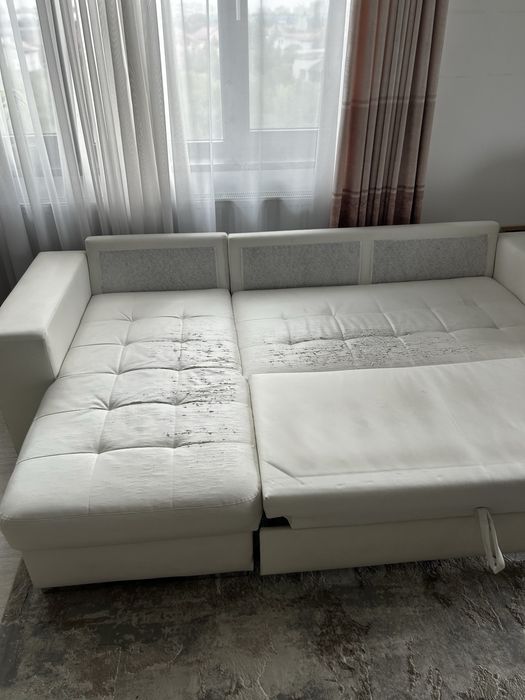 Canapea colt extensibila din piele alba
