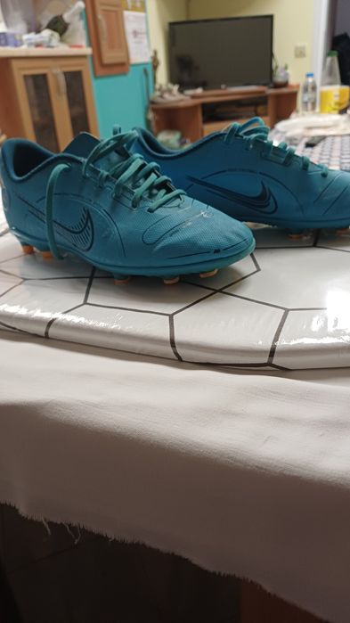 Футболни обувки nike р-р 37,5