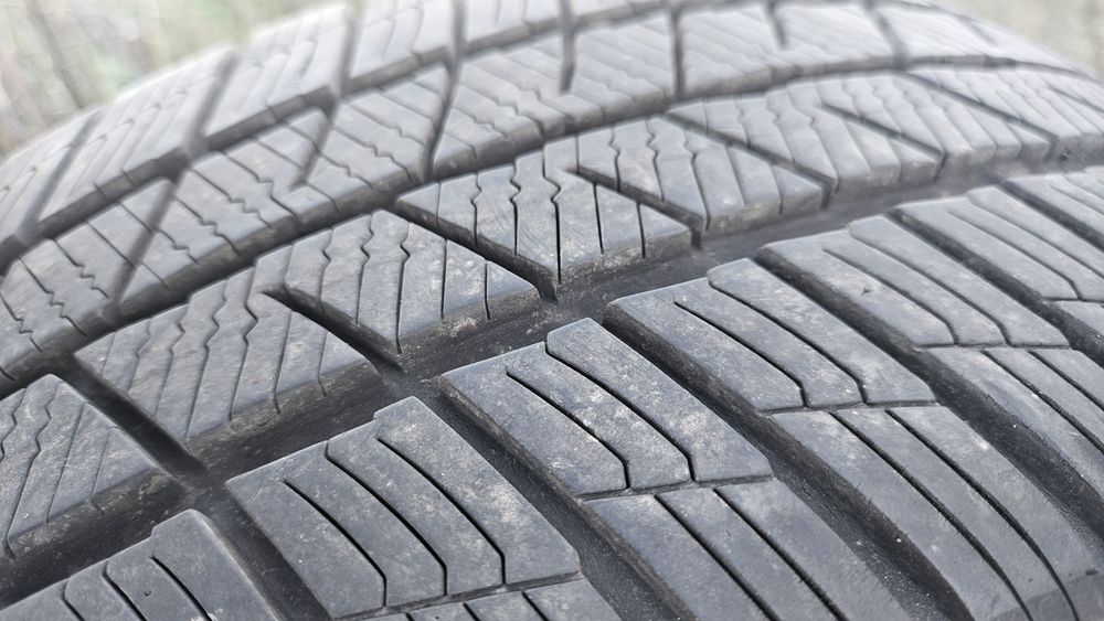 2бр гуми 215 45 18 дот 22 барум