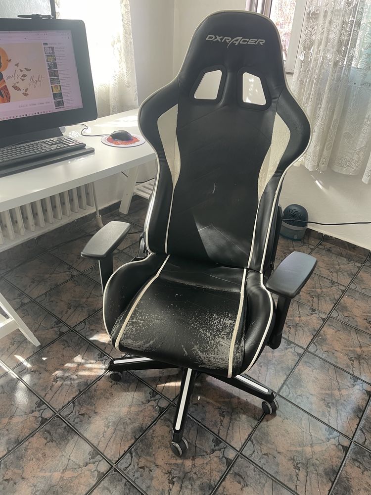 Гейминг стол DXRacer