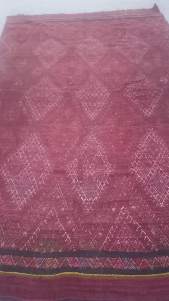 Античен ръчно тъкан килим