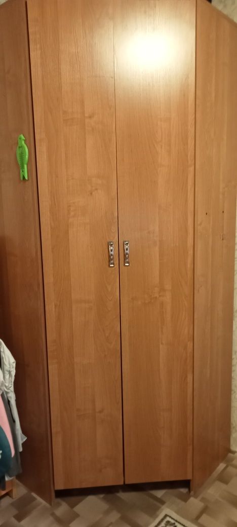 Продам шкаф угловой