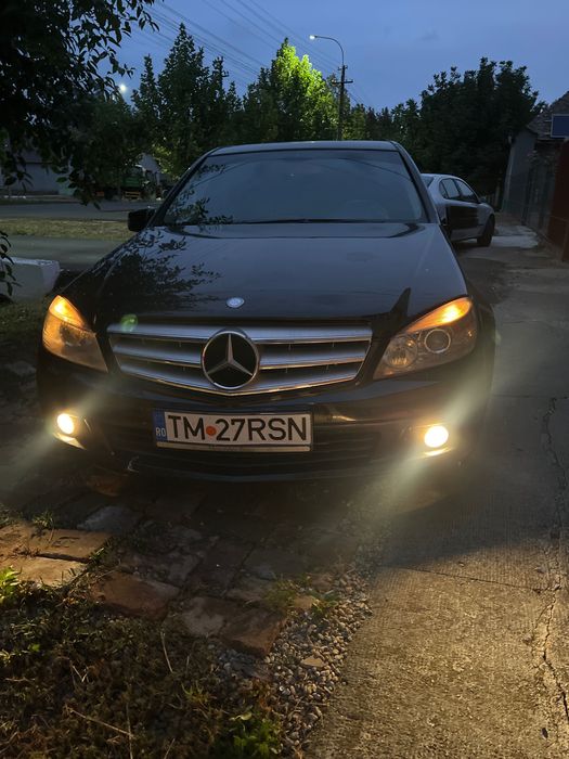 Vând mercedes C180