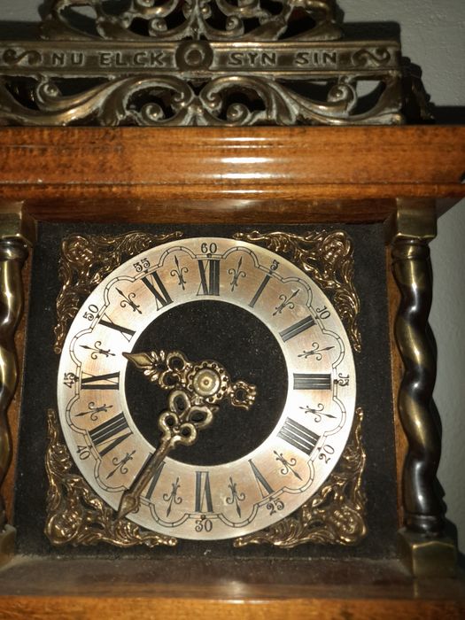 Vând ceas mecanic cu pendul