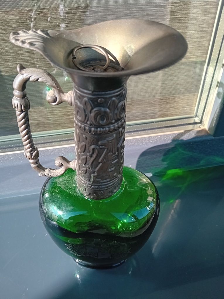 __ vând decanter vintage sticla și bronz