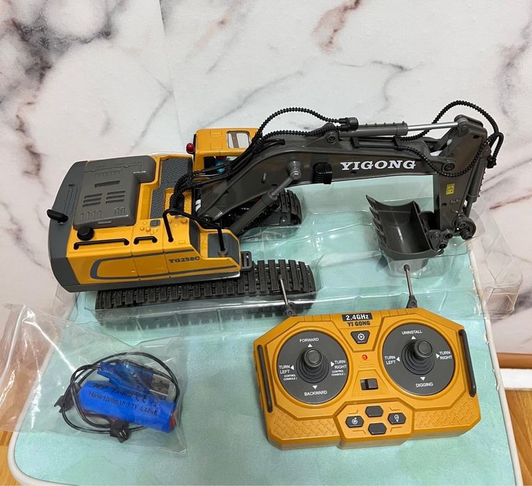 Продам эксковатор на пульт управление, все работает!