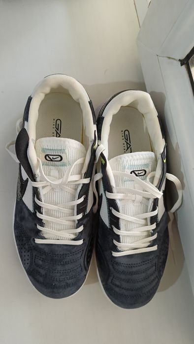 Футзалка новый. Размер 38.