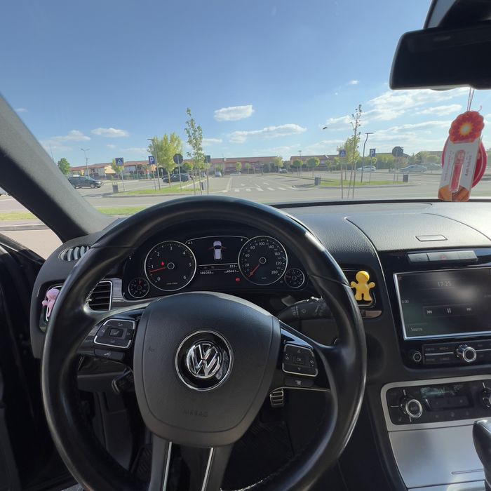 Volkswagen Touareg 2012-3.0 TDI V6 / Automată/ Pachet Exclusive/ Perne