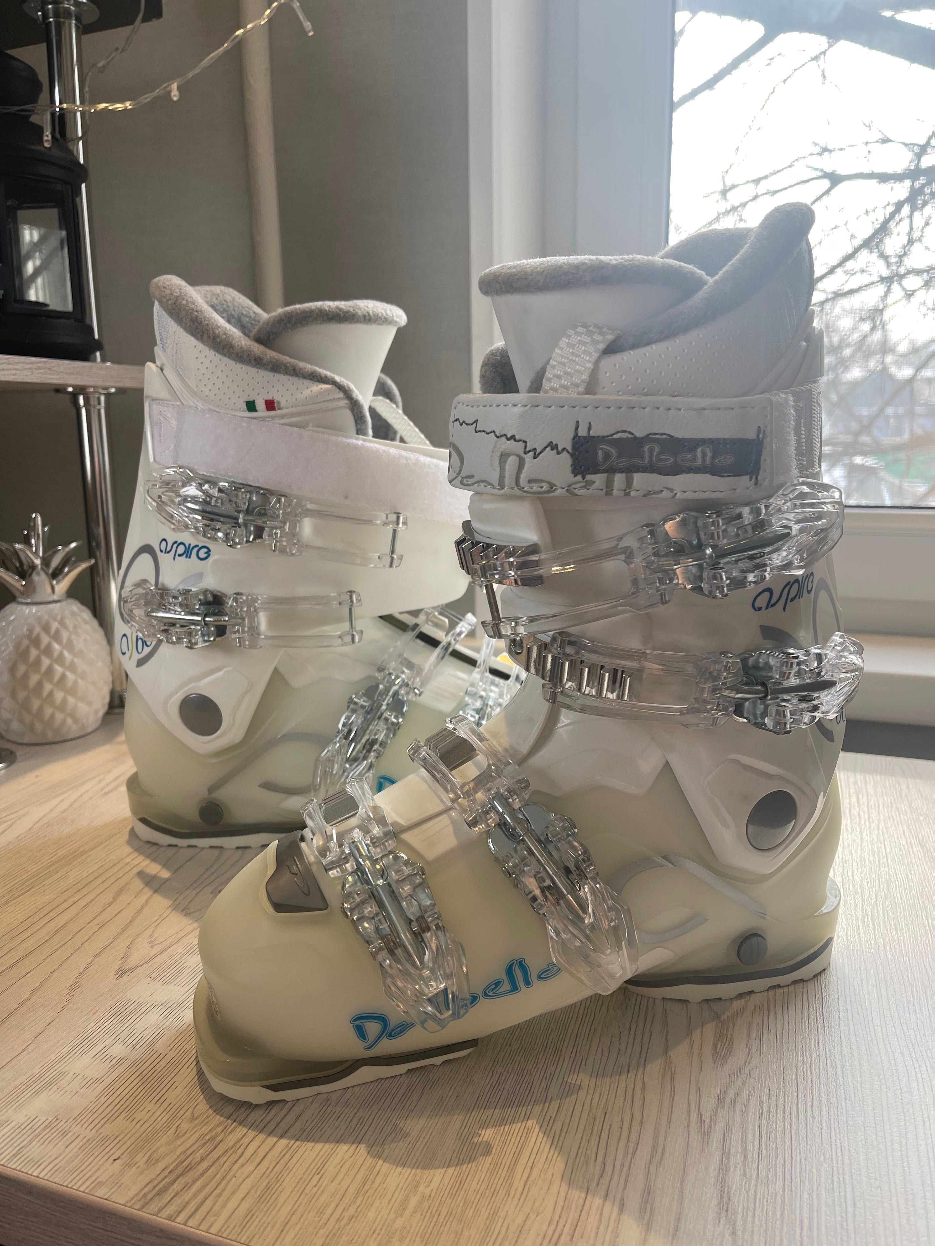 Лыжные ботинки, итальянской фирмы Dalbello, 36,5 р-р, белые