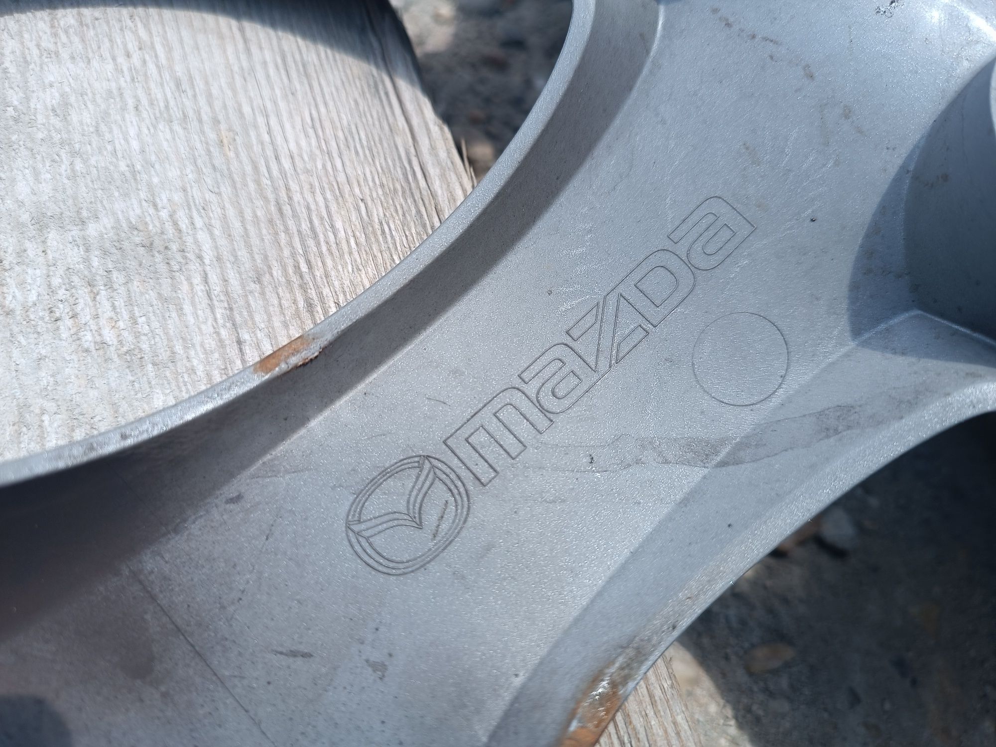 Оригинални тасове Mazda 16 цола