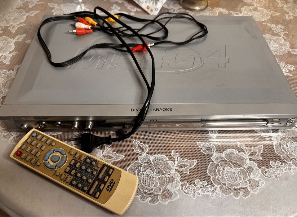 Dvd и караоке читает диски.