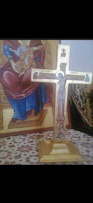 Cruce din lemn cu suport detașabil 34cm/21 cm pictata manual