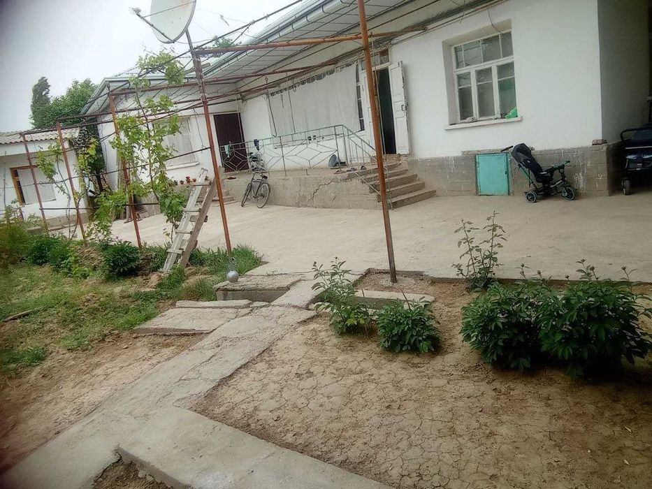 Uy sotiladi yaxshi joydan