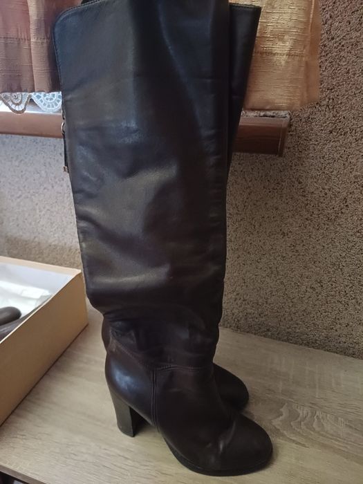 Кожаные сапоги, лакированные туфли