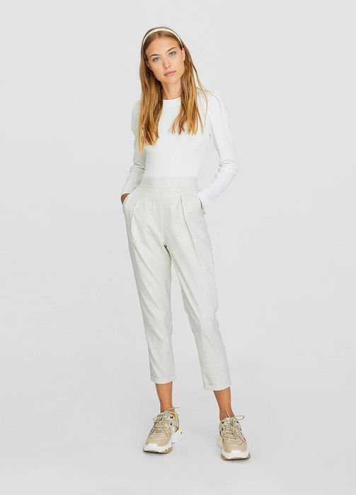 Pantaloni dungi Stradivarius