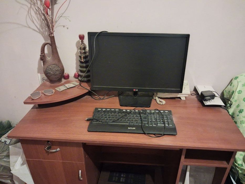 Продается монитор клавиатура и мишка