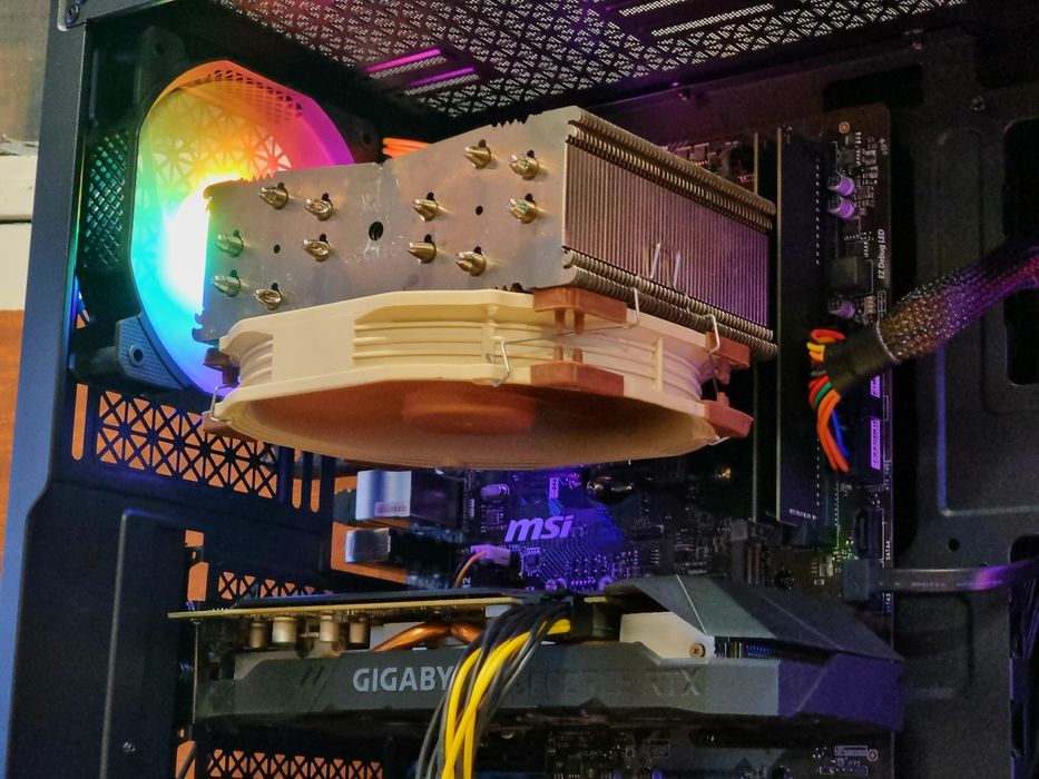 Геймърски Компютър/R7 5700X/16GB RAM/SSD-512GB/RTX 2060
