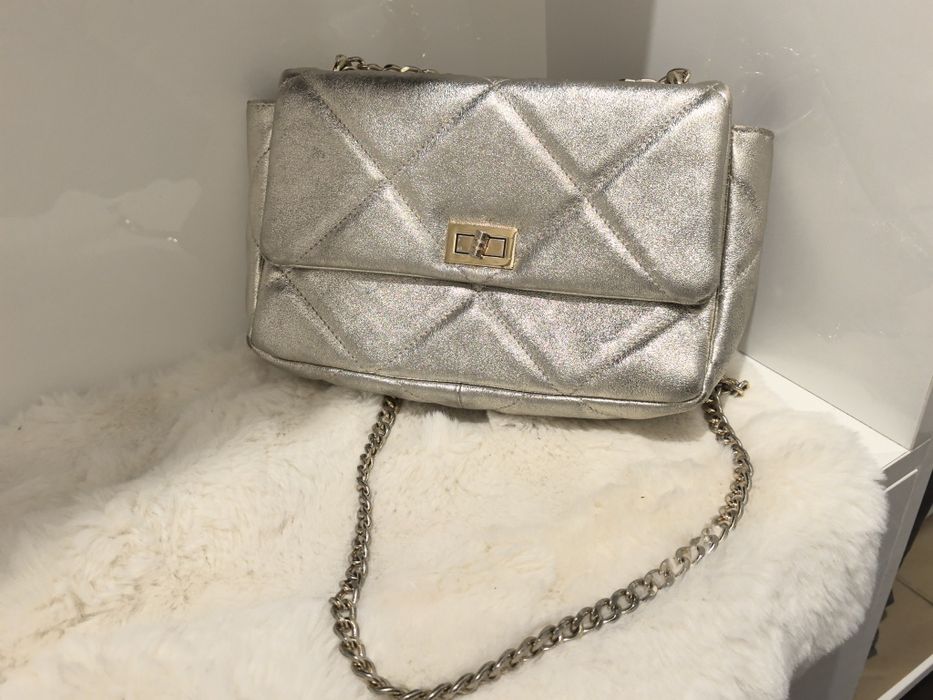 Дамска чанта златиста естествена кожа