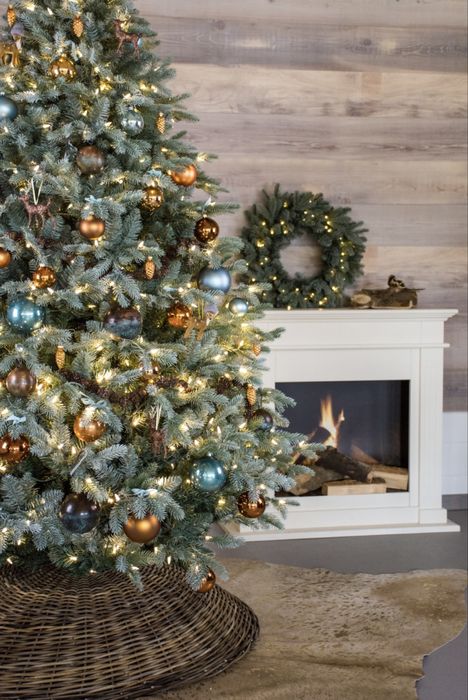 Brad nins Kingston Flocked & Premium Frozen cu aspect inghetat