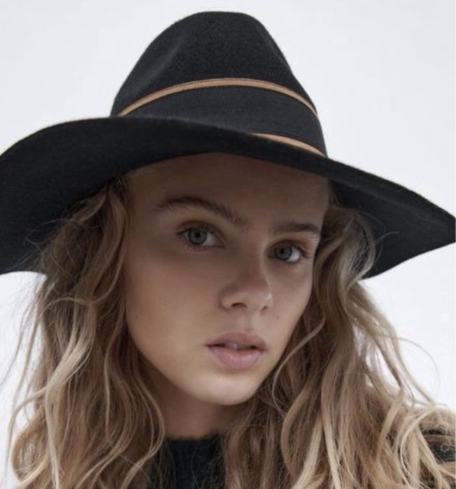 Palarie din fetru eleganta marca ZARA -SPECIAL EDITION