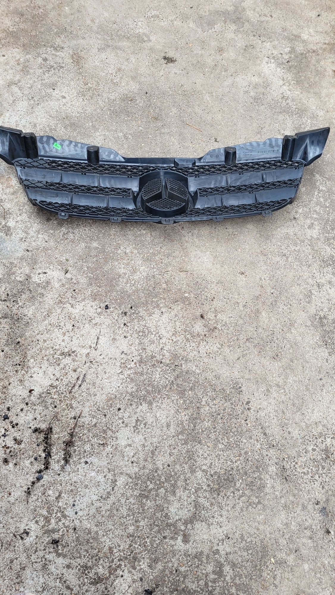 Vînd grila Mercedes sprinter  noua originala