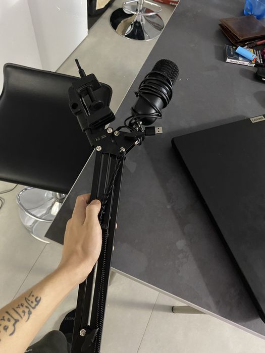 Microfon hyperx solocast + brat