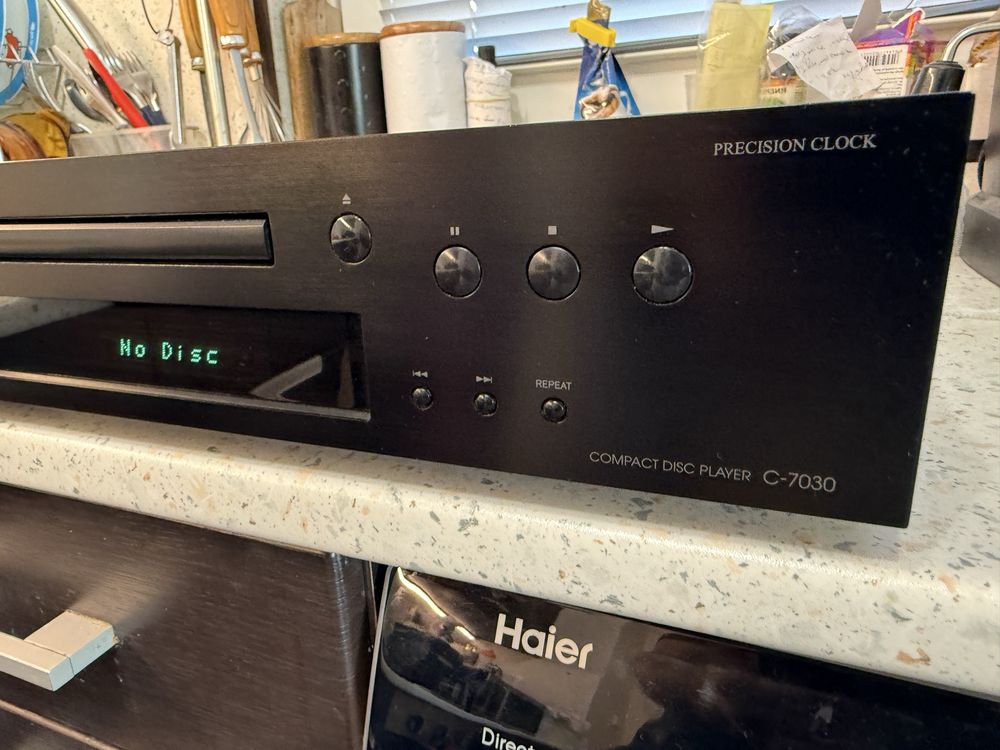Onkyo C 7030 player