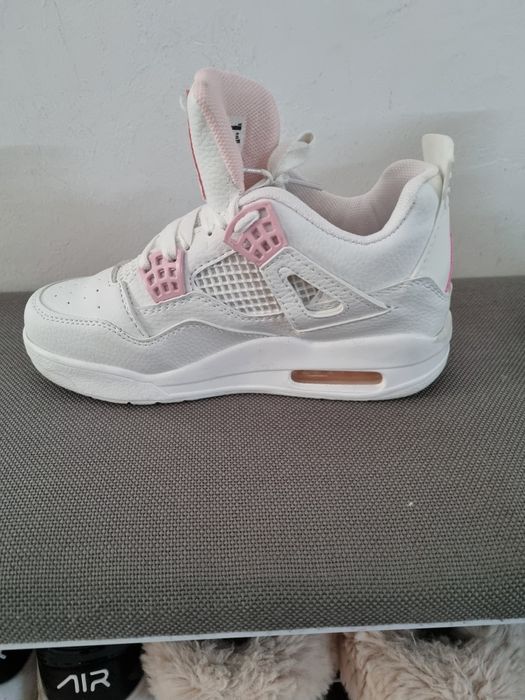 Vand Jordan 4 purtați o singura data