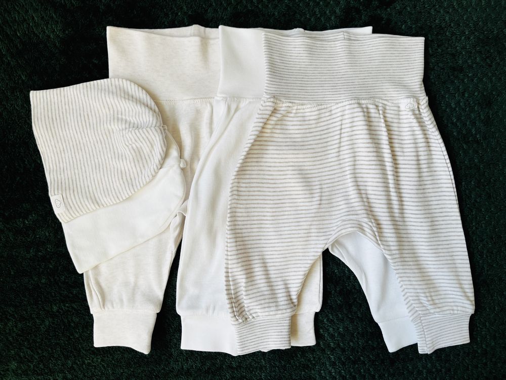 Set pantaloni bebe si caciulite H&M 50 si 56 marime