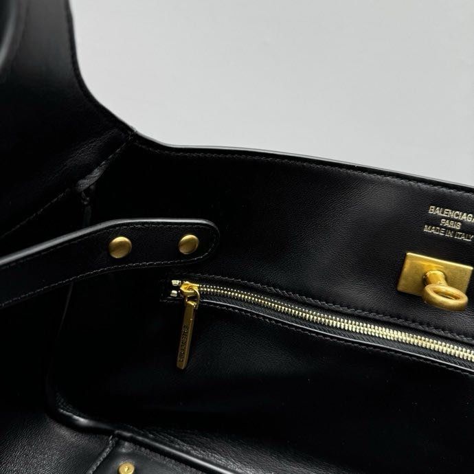 Geanta Balenciaga Belair, Noir Minimaliste, 35 cm