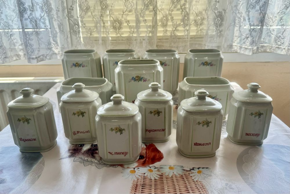 Порцеланов сервиз за подправки