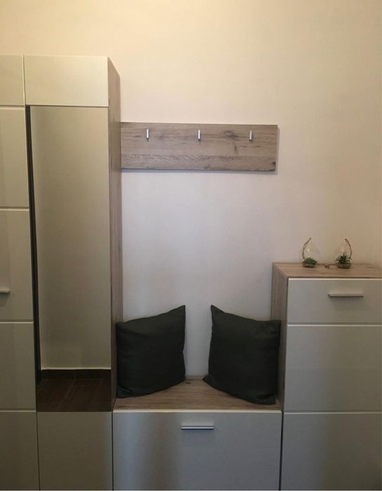 Set mobilier Hol - 4 Piese Mobexpert  Second Hand Stare foarte buna.