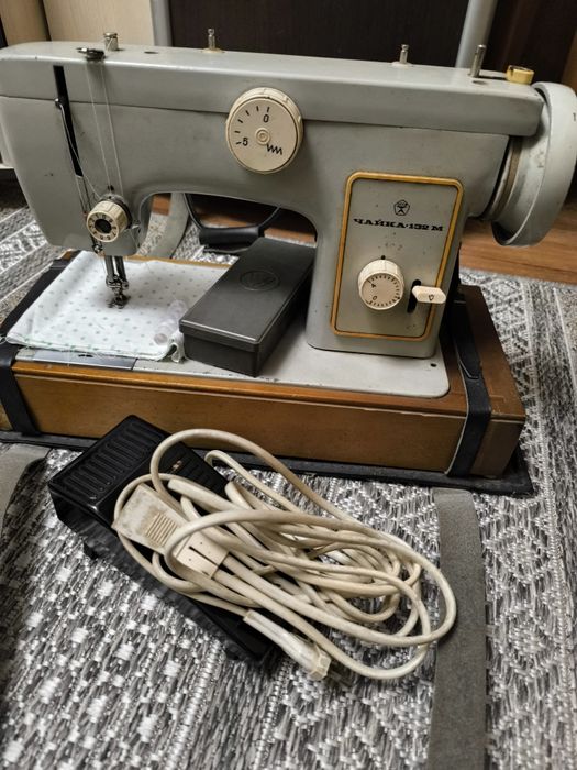Продам швейную машинку Чайка 132М в рабочем состоянии.