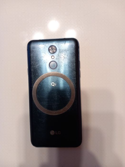 Vand Telefon mobil LG Q7