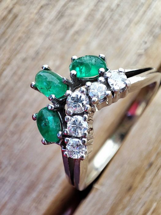 (REZ) Inel Aur Alb 14K Cu Smaralde Si Diamante The Crown