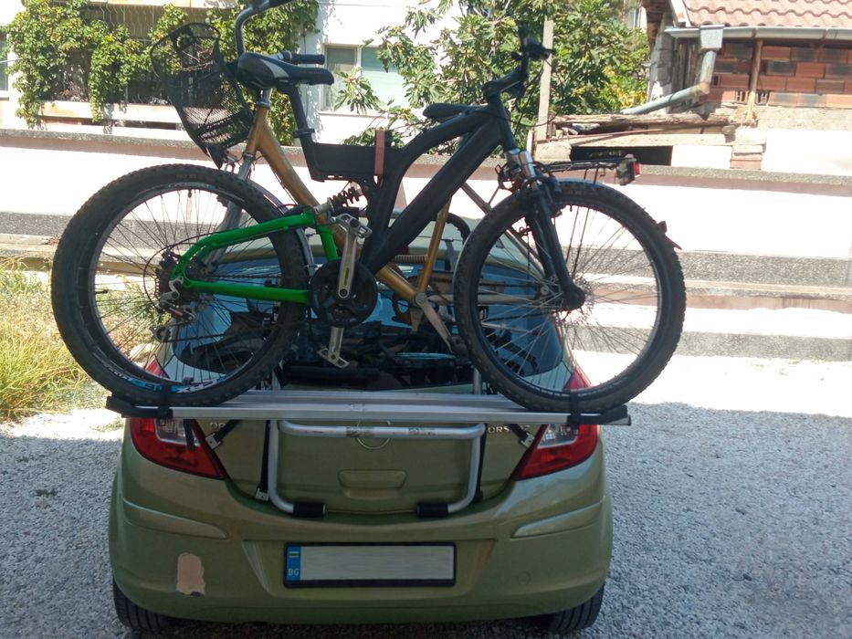 Универсален аксесоар за автомобил - багажник за превоз на велосипеди