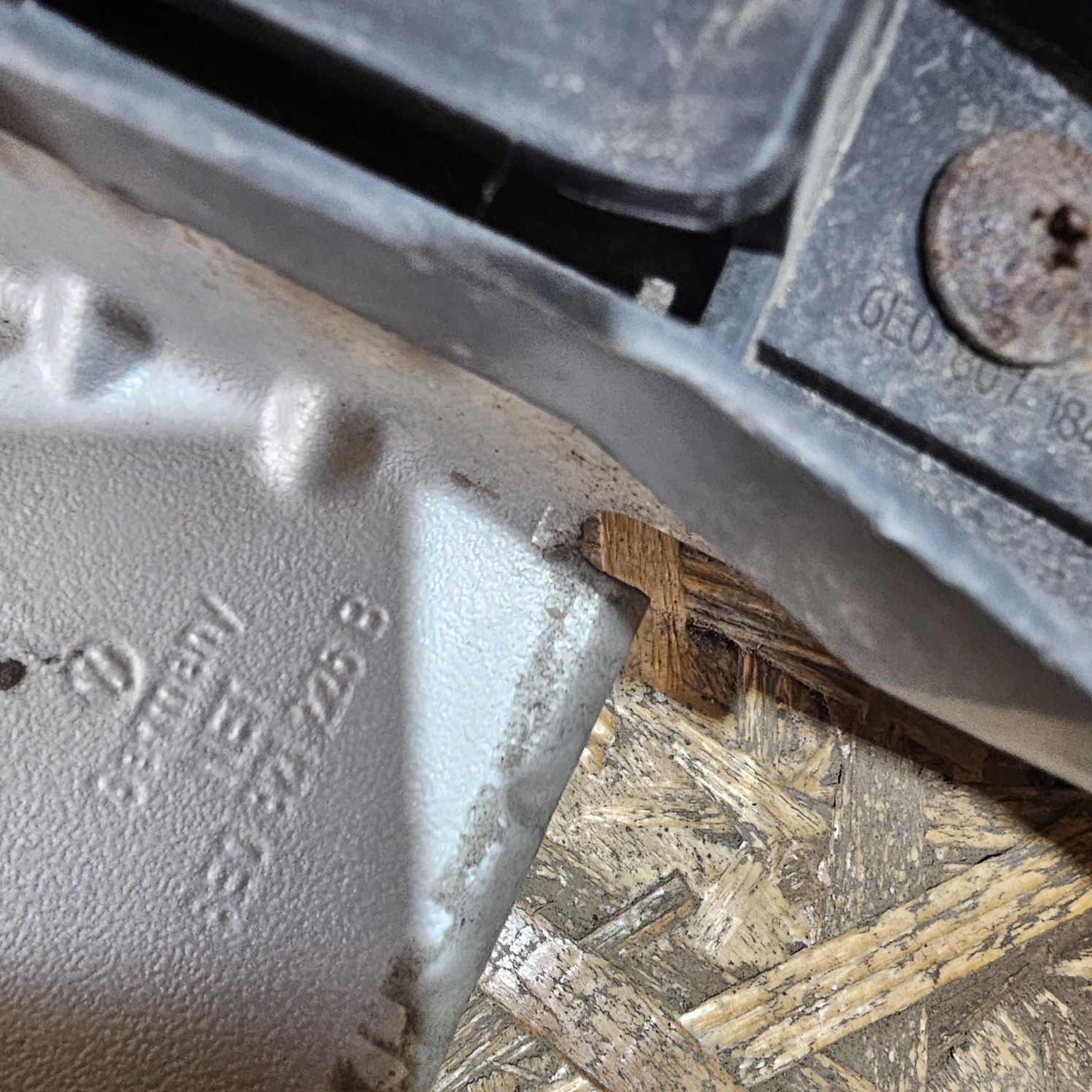 Aripa fata stanga / dreapta originala Volkswagen Lupo 3L (aluminiu)