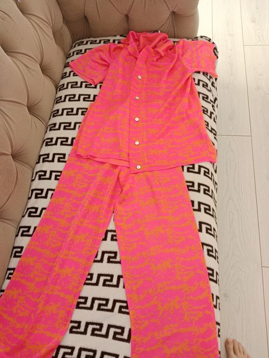 Продам костюм брючный