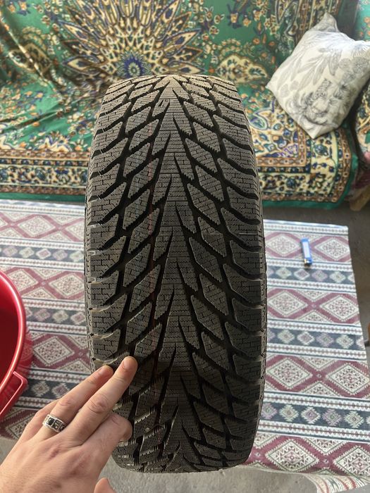 Зимняя резина 215 /60 /R16 новая
