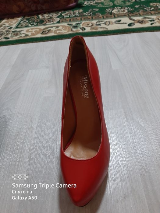 Туфли новые, отдам дешево.