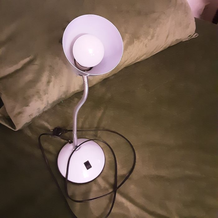 Lustra 3 brate metalice, abajur sticla alb, veioza, Aplica