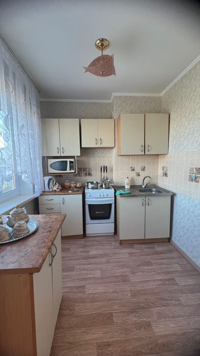 В центре дом Народного банка продаётся 2х комнатная квартира на 4 этаж