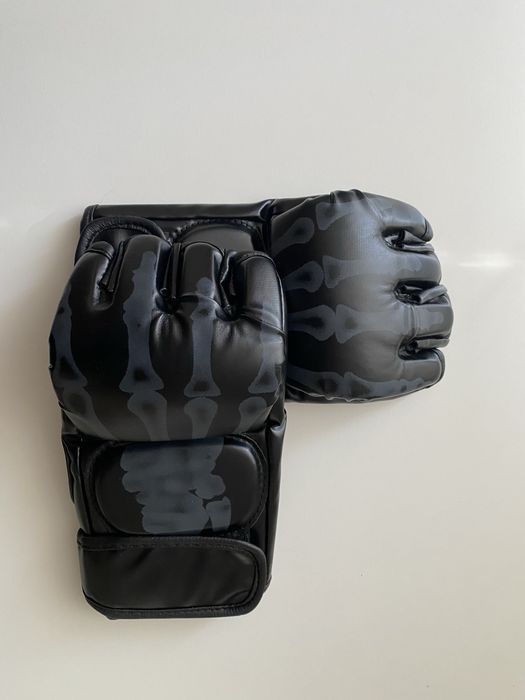 ММА ръкавици.