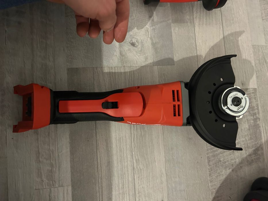 Polizor unghiular milwaukee